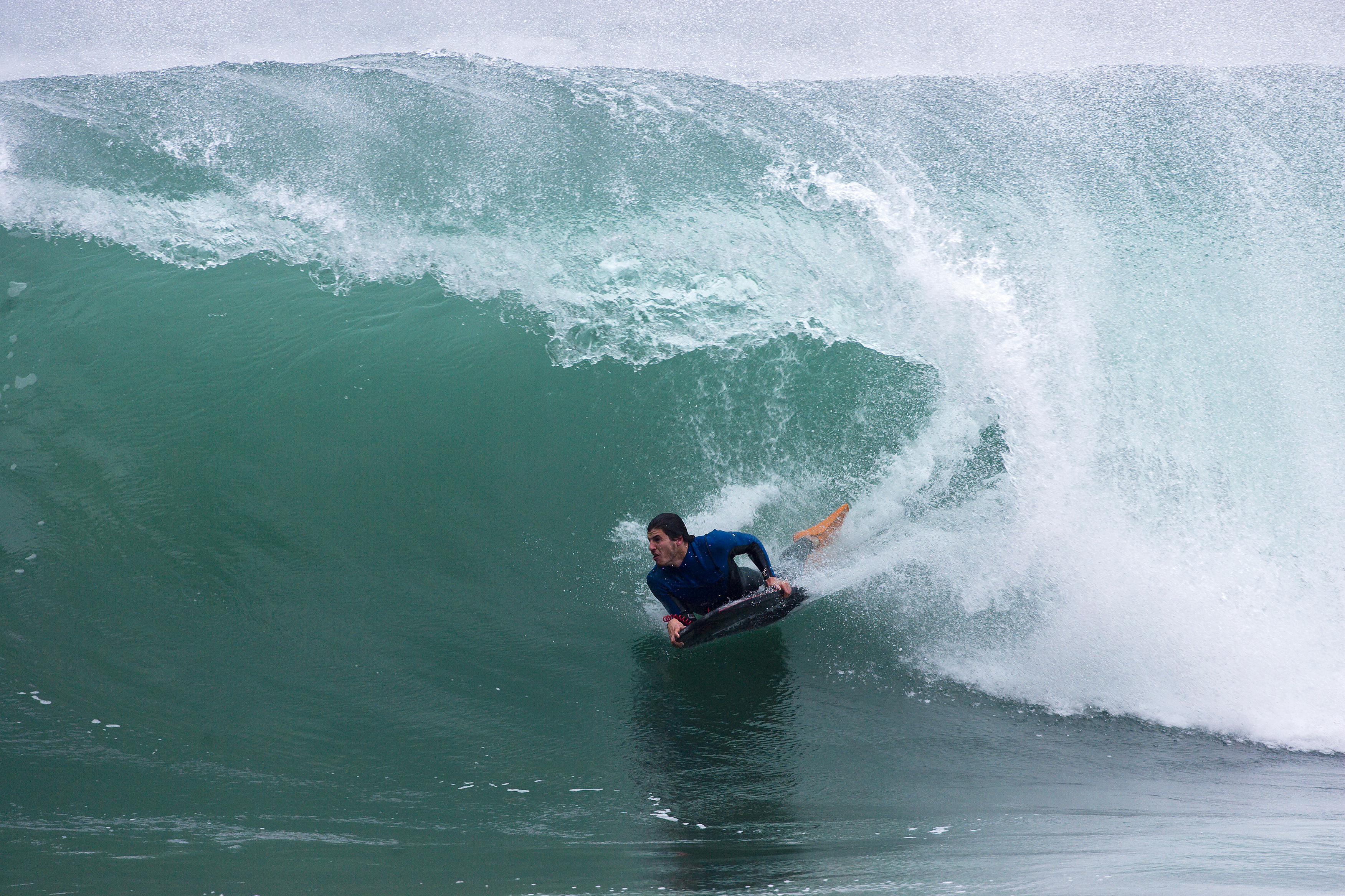 Edu Alonso practicando surf